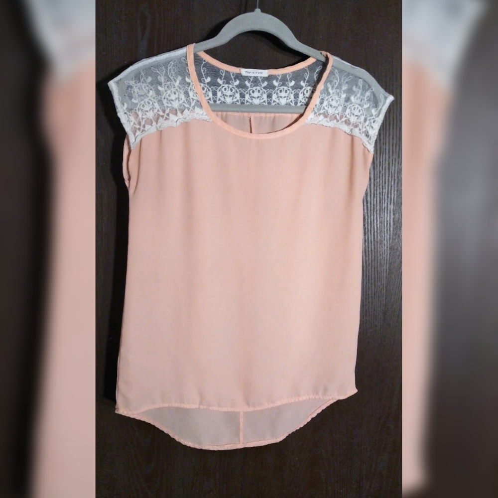 Junior's Tea n Rose Lace Blouse